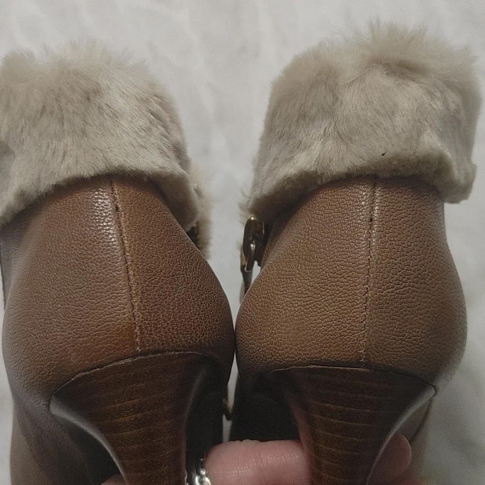 NWOT Guess Women’s Tan Leather Faux Fur Trim Ivorie Ankle Boots Size 7.5M - Picture 8 of 10